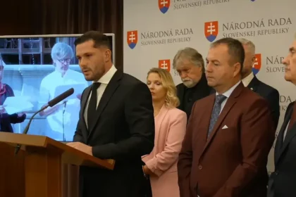 Smer obvinil Mier Ukrajine z šírenia nacizmu, iniciatíva označila Banderu za kontroverznú