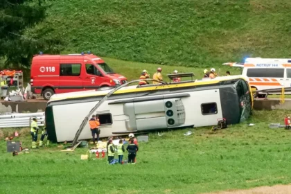 Smrť v prevrátenom autobuse: Expert prezradil, čo by zmenili pripútaní
