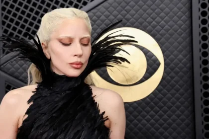Speváčka Lady Gaga prvýkrát porodila, s partnerom si užívajú rodičovské šťastie
