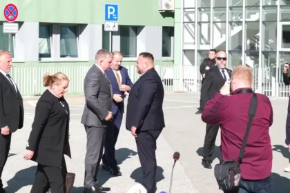 Tragédia v Staškove: premiér žiada návrat k autorite učiteľov