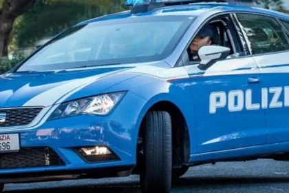 Trinásťročný žiak v Ríme napadol učiteľku nožom, zastavil ho spolužiak z Konga