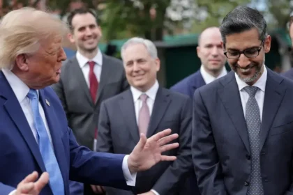 Trump nechá technologické firmy regulovať AI samy. Dohoda nebude záväzná