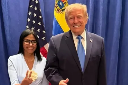 Trump rokoval s venezuelskou prezidentkou Rodríguezovou po Madurovom zadržaní