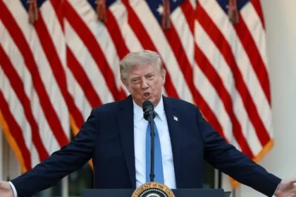 Trumpova nová televízia prichádza v čase otvoreného konfliktu s médiami