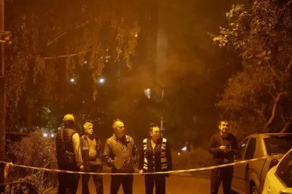 Útok na kyjevské predmestie si vyžiadal obete, Zelenskyj obviňuje Moskvu z teroru