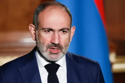 V Arménsku sa začal proces s hlavou cirkvi. Spor premiéra s duchovnými sa vyostruje