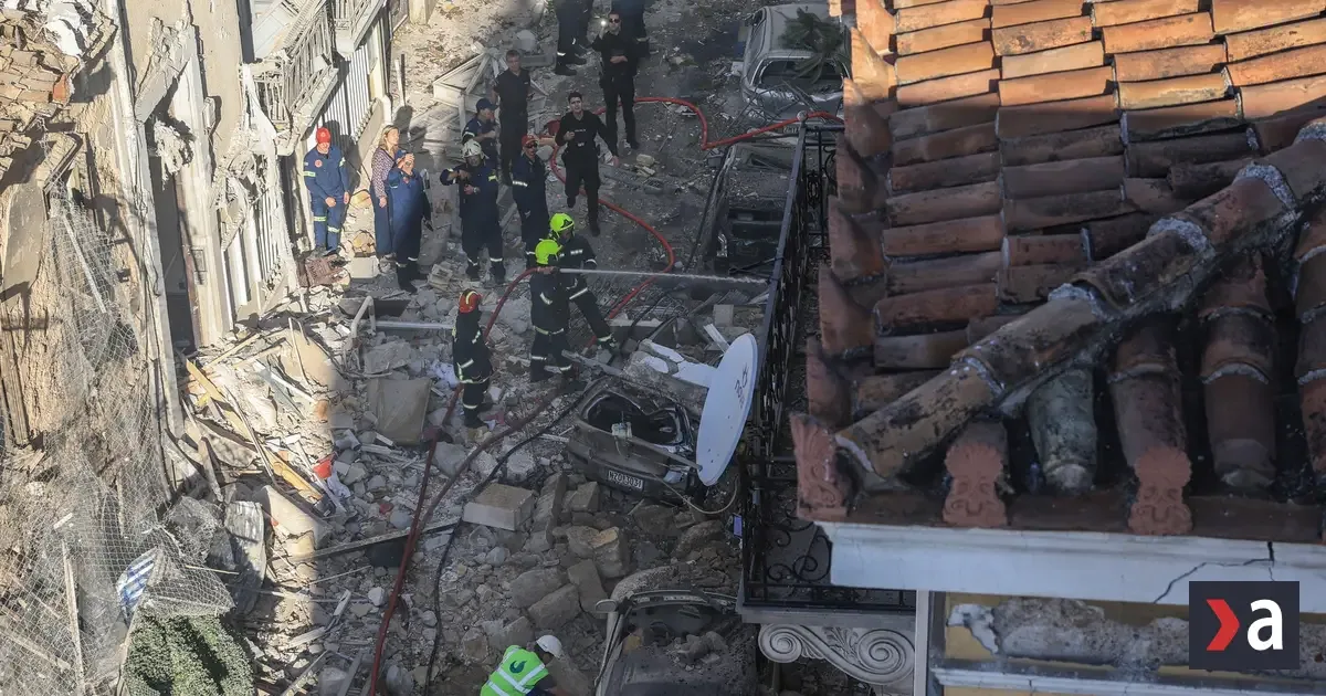 VIDEO: Explózia v centre Atén, budova pri Akropole sa zrútila
