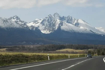 Vo vysokých polohách hrozí len malé lavínové nebezpečenstvo