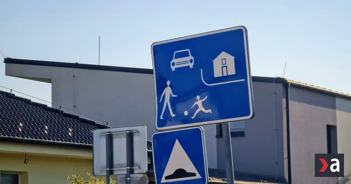 Vodič zaútočil na chodkyňu. Pravidlá v obytných zónach stále nepozná