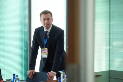 Zraniteľní obyvatelia Kyjeva by mali pred zimou odísť, odkazuje ukrajinský premiér