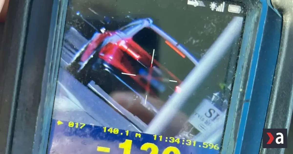 19-ročný šofér išiel v obci v Dolnom Kubíne 120 km/h, vodičský preukaz stratil na mieste