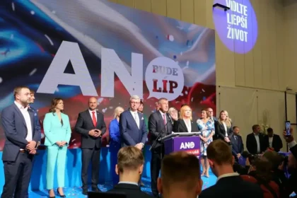 ANO v Česku vedie, no s najslabším výsledkom od mája. STAN posilnil