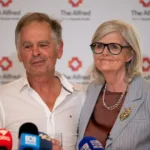 Austrálsku poslankyňu Helen Hainesovú zrazil útočník autom dvakrát, prišla o obe nohy
