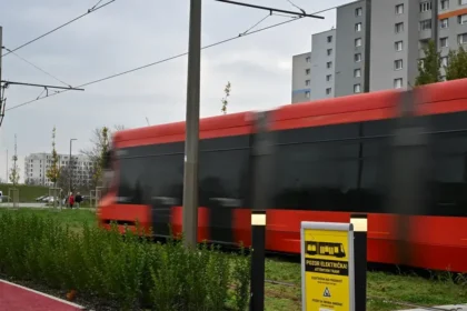 Bratislava čaká na verdikt hygienikov, kľúčová trať nemá definitívnu kolaudáciu