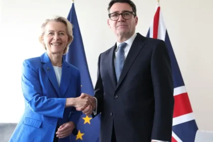 Británia chce užšie vzťahy s EÚ, Burnham oznámil novembrový samit v Bruseli