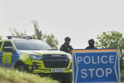 Britská polícia zadržala muža s dvojakým občianstvom pre podozrenie z terorizmu