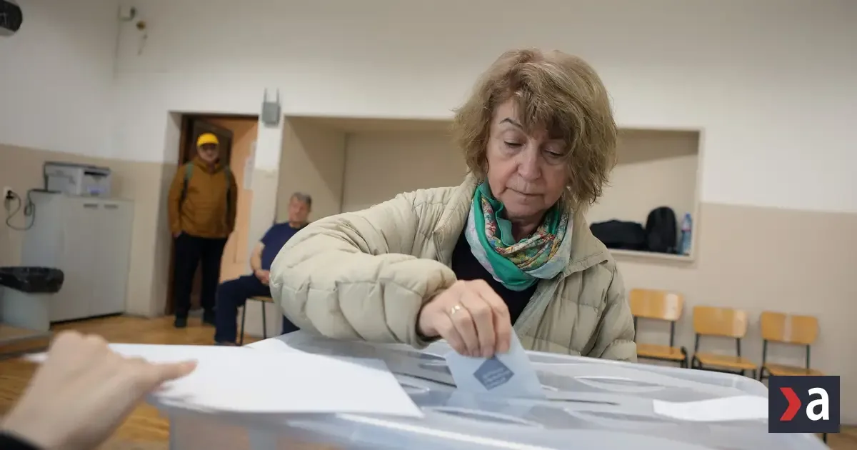 Bulharsko si volí prezidenta, podľa prieskumov je favoritkou Iliana Jotová