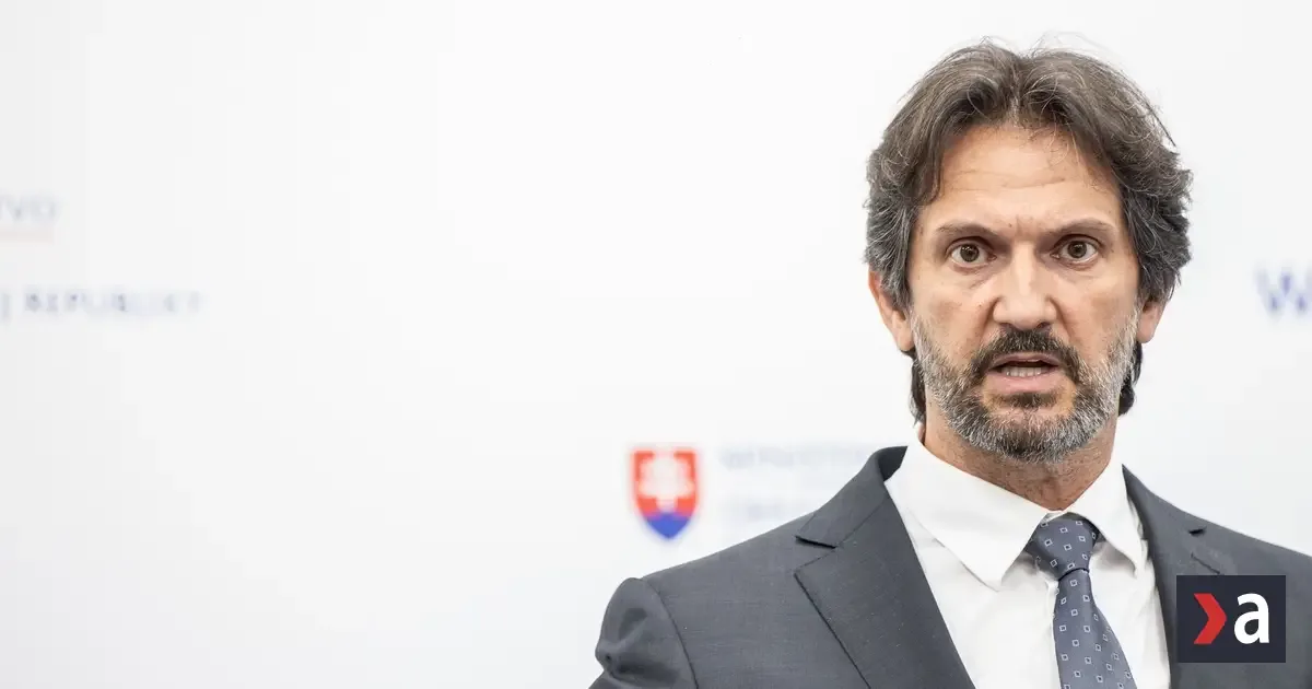 Demokrati: Rezort Kaliňáka nakupoval vojenský materiál od detského centra