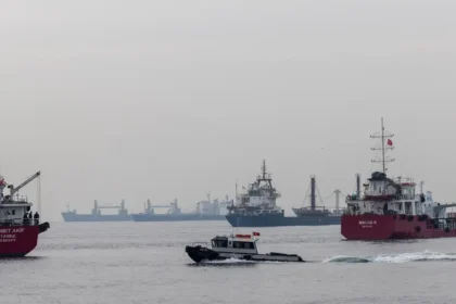 Dve obete po požiari lode s obilím v Čiernom mori, plavidlo sa potopilo