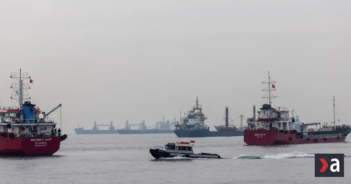 Dve obete po požiari lode s obilím v Čiernom mori, plavidlo sa potopilo
