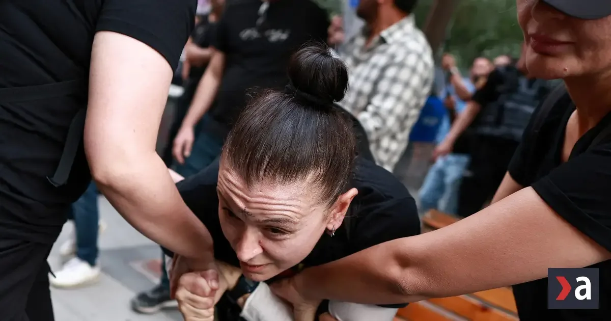 EÚ kritizuje Turecko za ústup od demokracie a vzďaľovanie sa od členstva