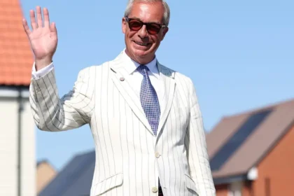 Farage chce na päť rokov pozastaviť udeľovanie azylu v Británii