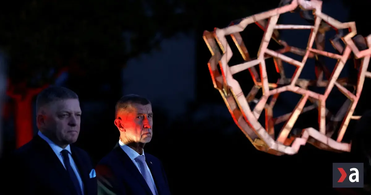 Fico prišiel za Babišom, v Prahe ho privítal piskot
