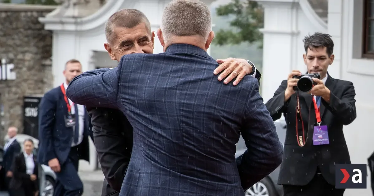 Fico v utorok vycestuje do Prahy, stretne sa s Babišom a odhalia spoločnú sochu