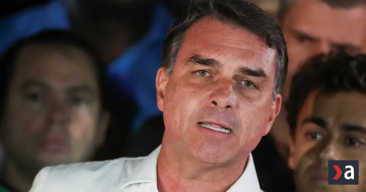 Flávio Bolsonaro odišiel po prehre do USA, polícia preveruje porušenie zákazu
