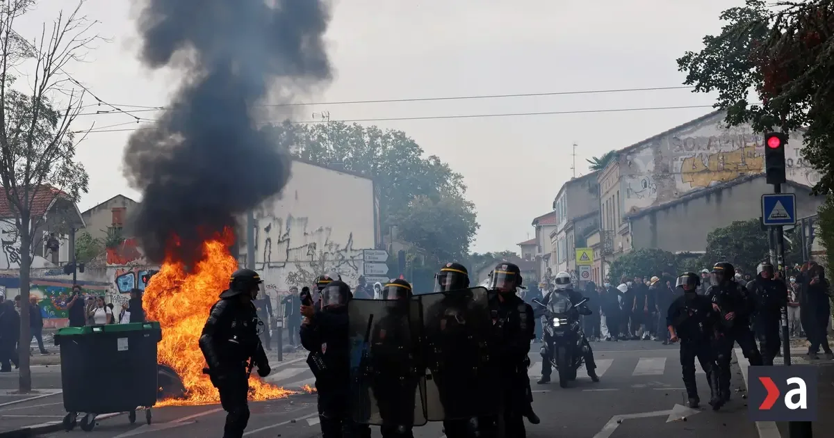 Francúzski študenti protestujú: vyučovanie prerušili na stovkách stredných škôl