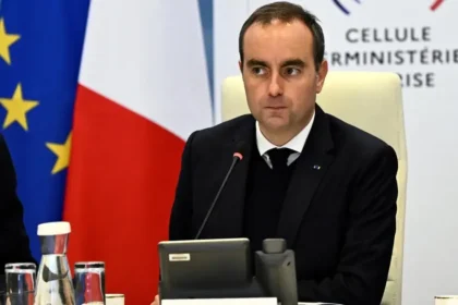 Francúzsko zaviedlo zákaz vychádzania po protestoch, na severe rabovanie