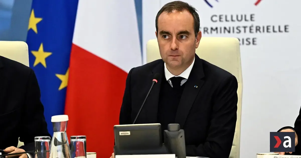 Francúzsko zaviedlo zákaz vychádzania po protestoch, na severe rabovanie
