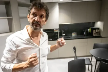 Kaliňák dáva tisíce eur do webu napojeného na Flašíkovú