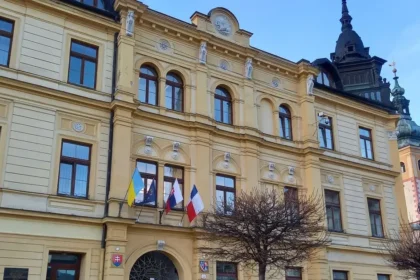 Kandidát Rusina podal podnet na ÚVO pre marketingové zákazky BBSK, kraj obvinenia odmieta