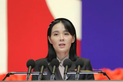 Kim dohliadal na odpálenie rakety k Japonsku, chváli AI
