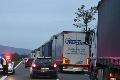 Kolóny na cestách: Smer Ružomberok stojí 2 hodiny, D1 má vážnu nehodu
