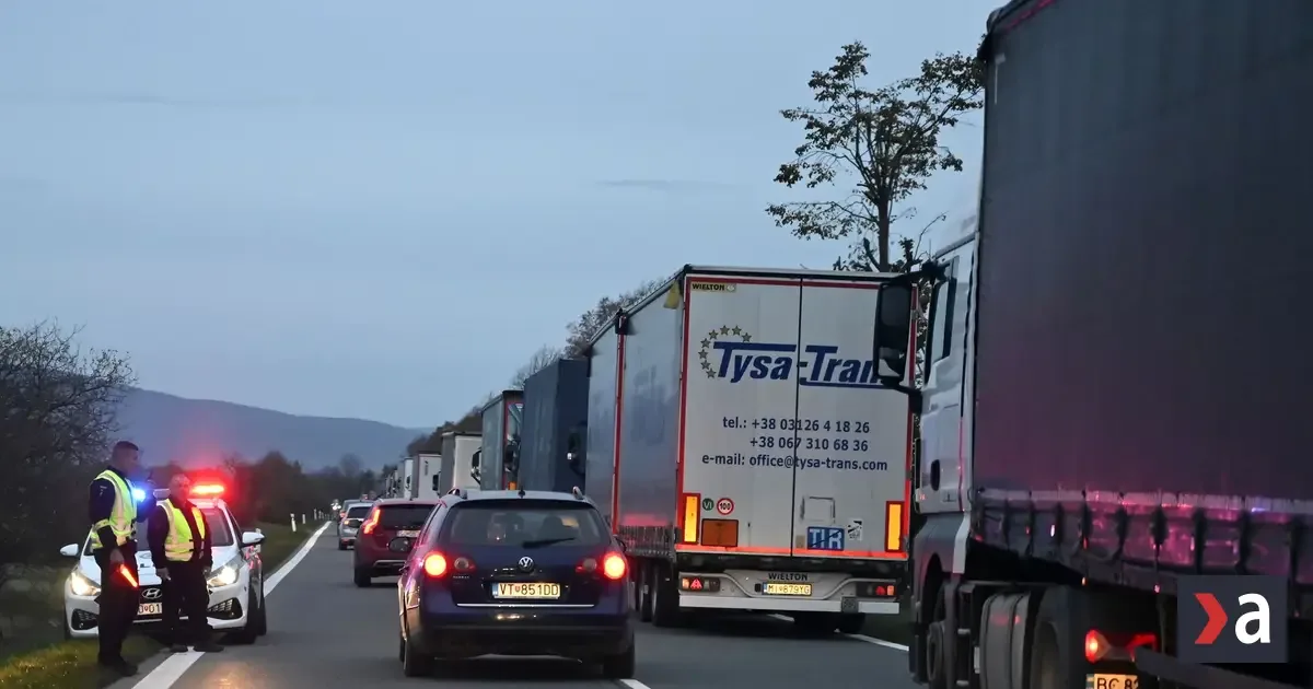 Kolóny na cestách: Smer Ružomberok stojí 2 hodiny, D1 má vážnu nehodu