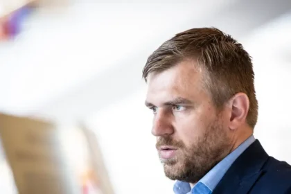 Kuffa pripustil, že ministrom nemusí byť. Chýbajú dokumenty, našli zmluvy