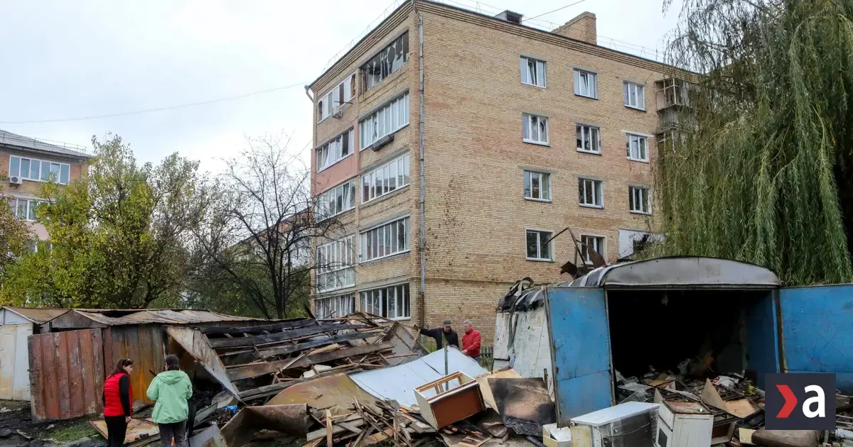 Kyjev zasiahnutý balistickými raketami, hlásených najmenej šesť zranených
