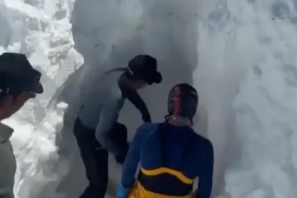 Lavína pod himalájskym vrchom Himlung Himal má 15 obetí, pátranie prerušili