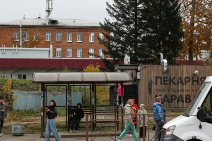 Lekárne bojujú o antibiotiká, na uliciach opäť rúška. Zabil mor laborantku?