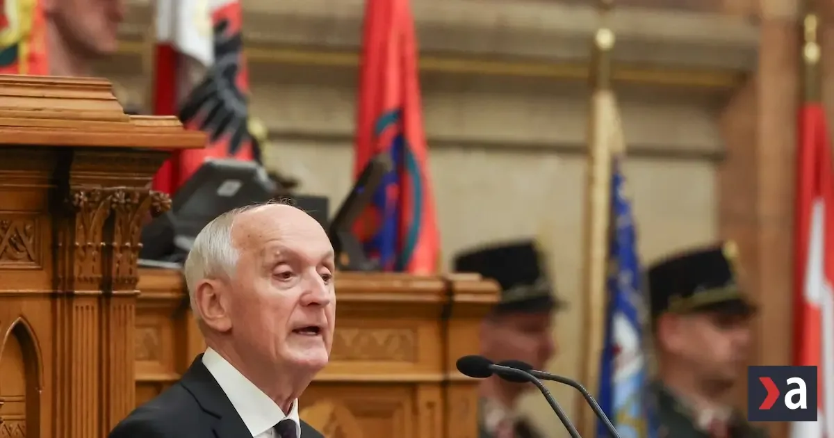 Maďarský prezident označil zmeny za „nekrvavú revolúciu“ a chce obnoviť ústavnú demokraciu