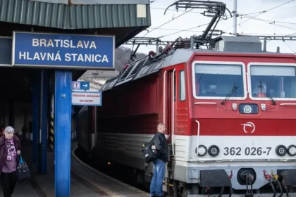 Mimoriadna udalosť na bratislavskej hlavnej stanici: vlaky meškajú, časť spojov zrušili
