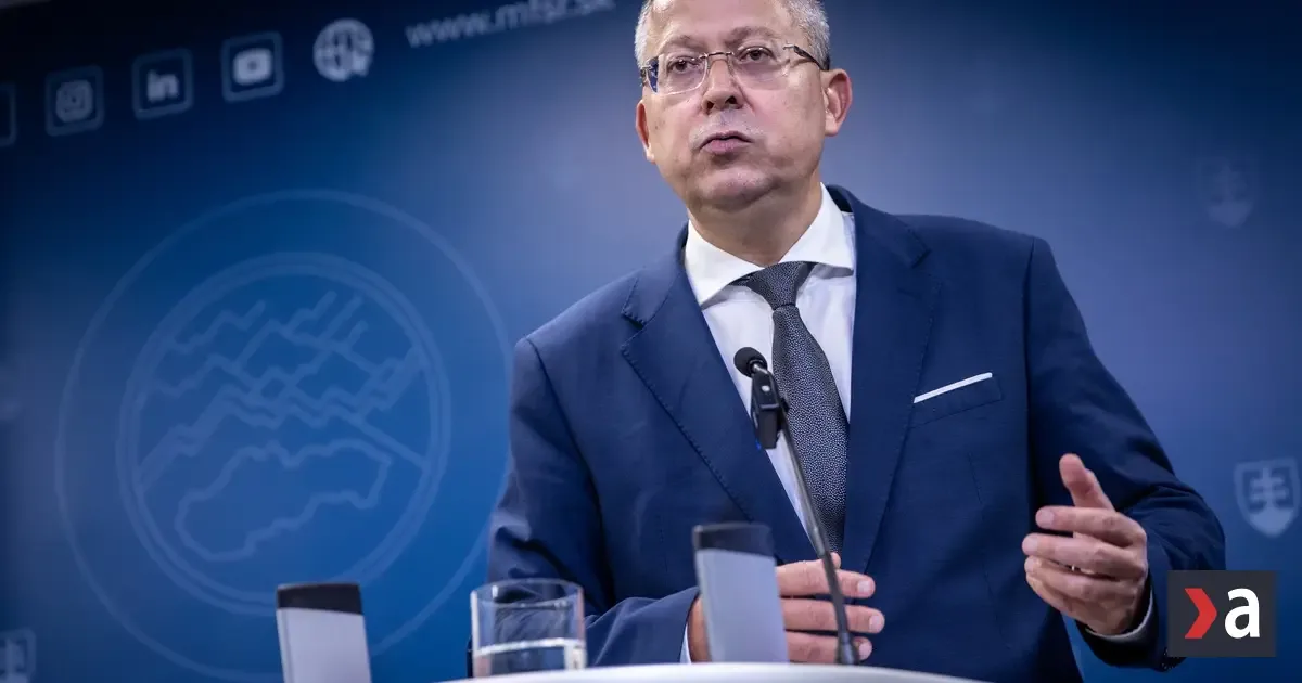 Minister financií sa chváli stabilným ratingom. O rok nechcel nič povedať