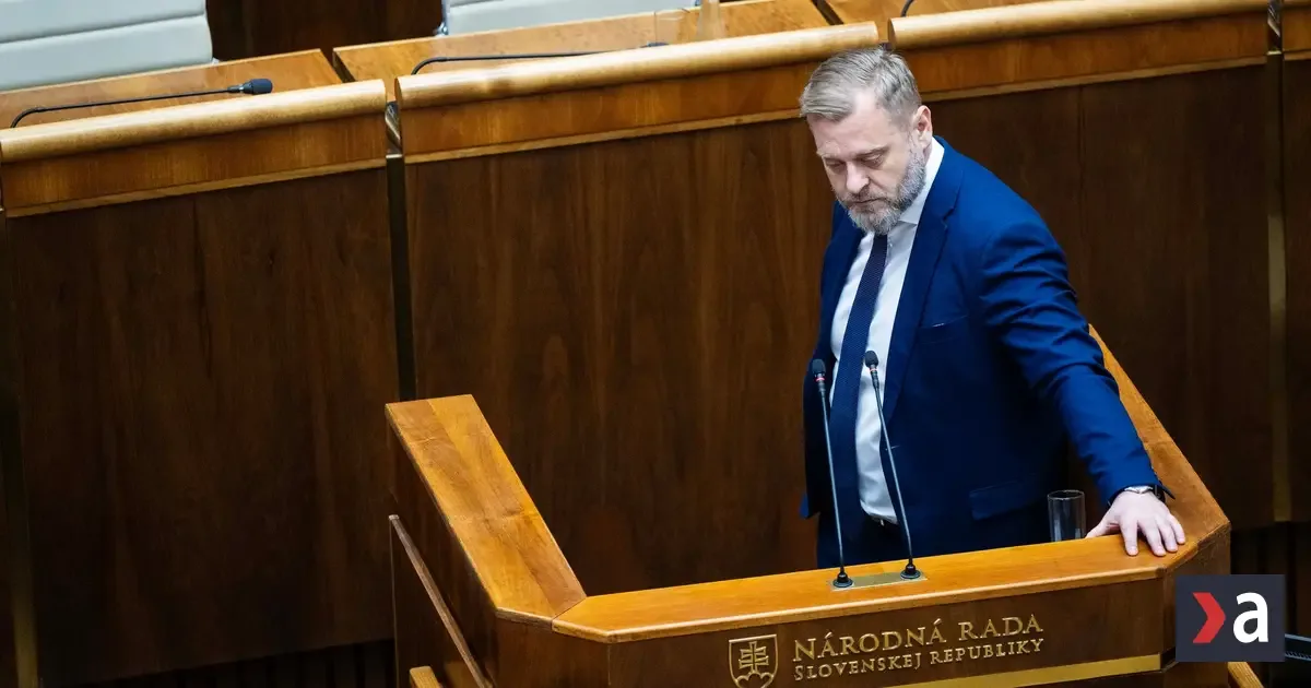 Minister vnútra ohlásil rast platov, SaS vidí predvolebnú rozdávačku