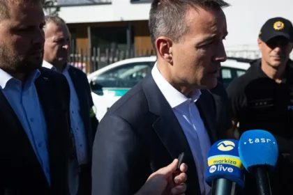 Ministerstvo školstva odmieta, že prehliada potreby mladých, poukazuje na investície