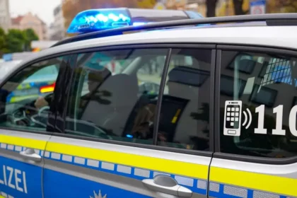 Mladiství surovo zbili žiaka pred školou v Nemecku