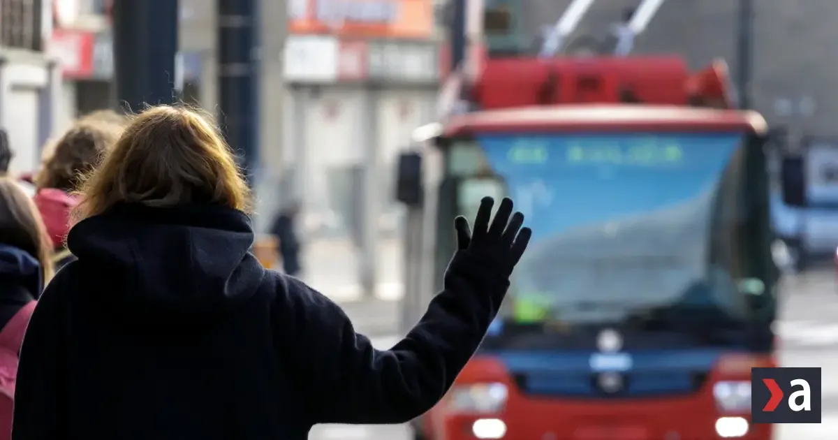 Muž v Bratislave napadol študentov medicíny čakajúcich na autobus po útoku v Staškove
