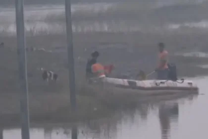 Na festivale sa prevrátila loď s deťmi, v Indii zahynulo najmenej 13 z nich