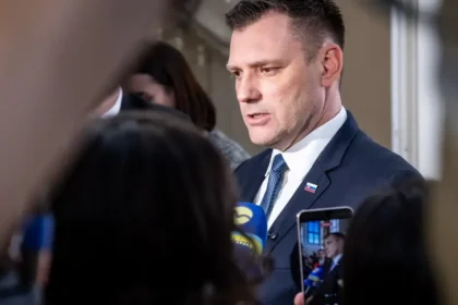 Odmeny sú zlodejina, kritizujú Slováci. Neveria, že si ich zaslúžili